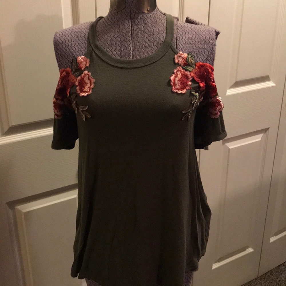 Francesca ‘s boutique blouse